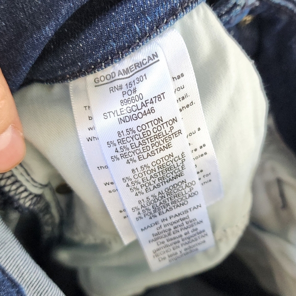 Good American Always Feels Good Classic Slim Straight Jeans - Picture 12 of 13
